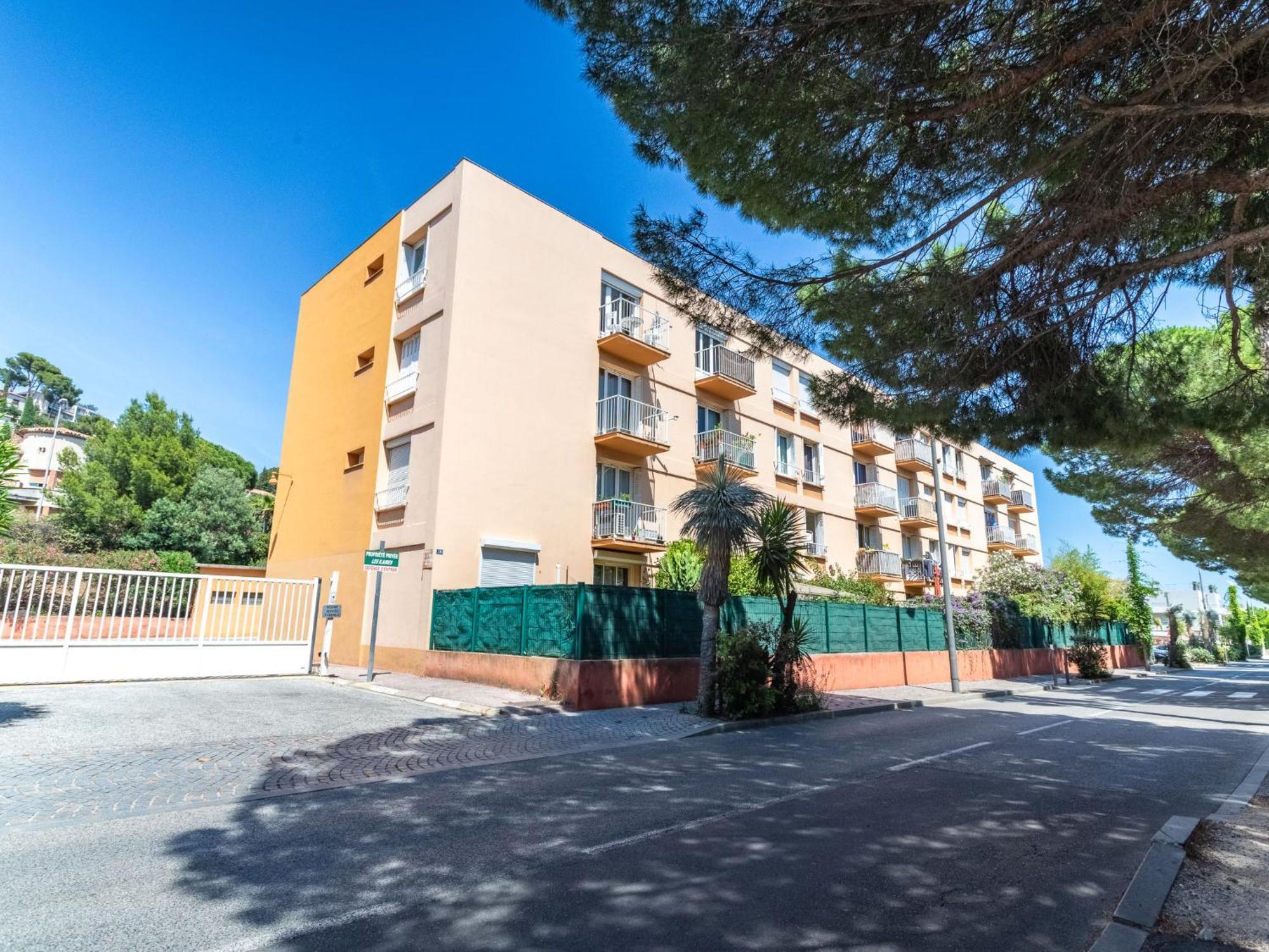Apartment Les Ilaires By Interhome Le Lavandou Exterior photo